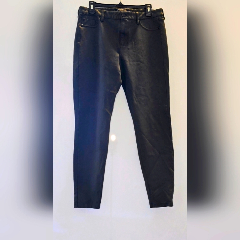 Women's pants size 12 black button/zip closure and full POCKETS!